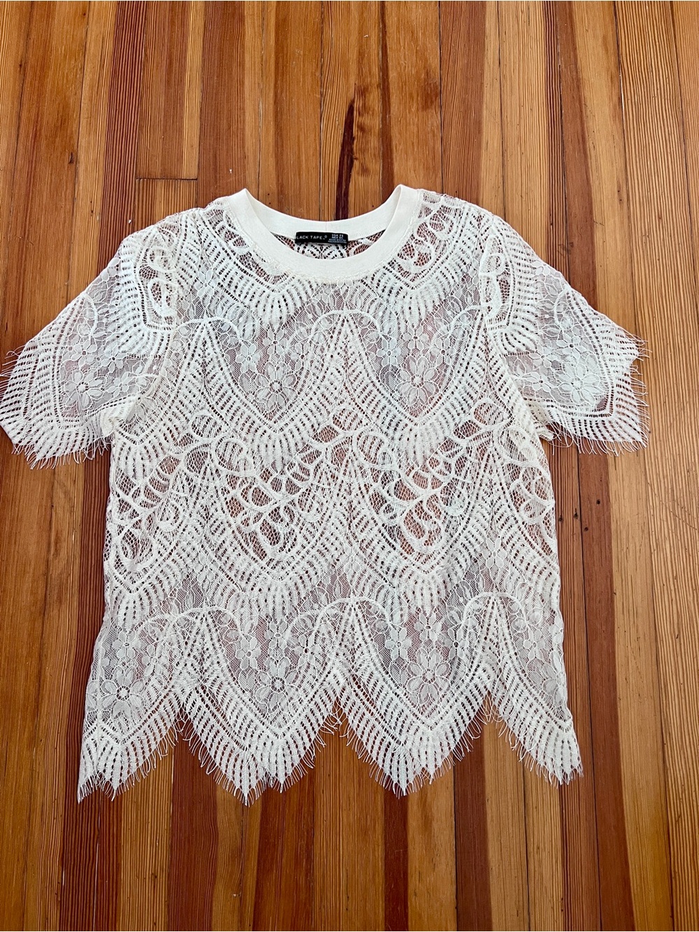 Black Tape_ Ivory Crochet Lace Short Sleeve Top